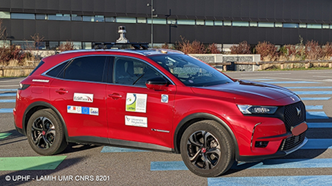 L'université se dote d'un nouveau véhicule d'essai dédié aux travaux de recherche sur la conduite automatisée L'université se dote d'un nouveau véhicule d'essai dédié aux travaux de recherche sur la conduite automatisée