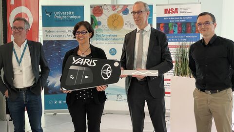 Toyota Onnaing / Valenciennes fait don de 4 Yaris hybrides à l’Université remise de clé