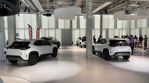Toyota Onnaing / Valenciennes fait don de 4 Yaris hybrides à l’Université remise de clé