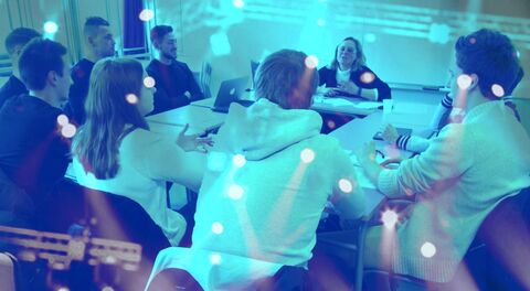 HUBHOUSE Etudiants en table rond - atelier Hubhouse