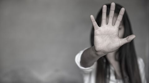 Violences sexistes Une femme s'interpose de la main