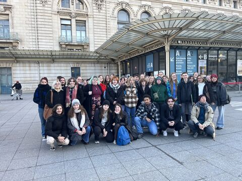 Visite des étudiants de L1 arts au museé d'Orsay Paris Photo de groupe devant le musée d'Orsay, Paris