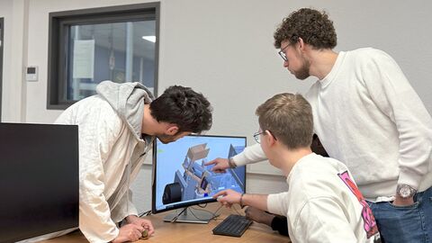 Conception Les étudiants GMP réflichissent au mécanisme de leur robot